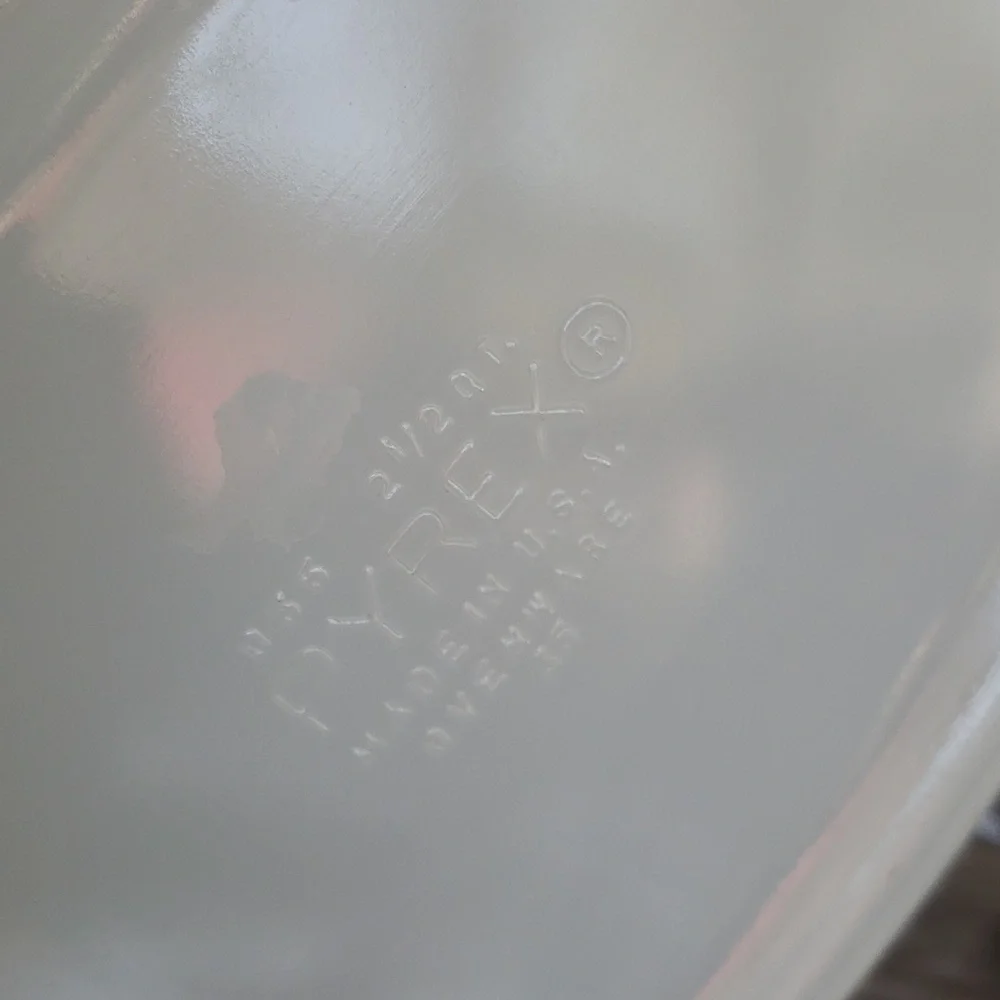 Pyrex vintage golden honeysuckle caserole dish 2.5 qt.